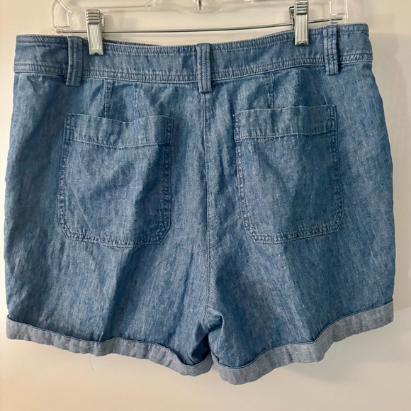 Talbots Shorts Women's Linen Blend Shorts in 
Chambray Women’s Size 12P - Picture 2 of 7